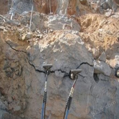 《挖地基机器》泸州裂玉石